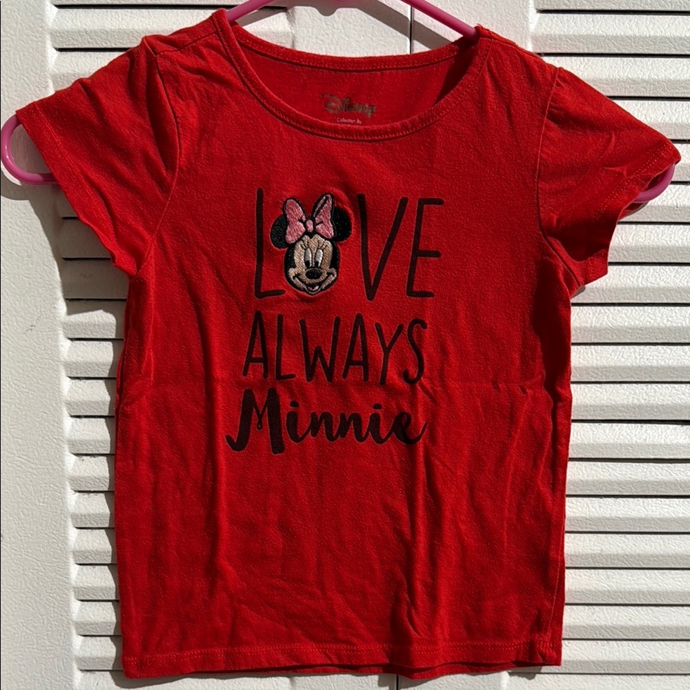 Disney Red Minnie Mouse Short Sleeve Tee 🤍💚